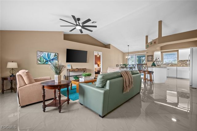 1214 SW Santa Barbara PL, Cape Coral, FL 33991