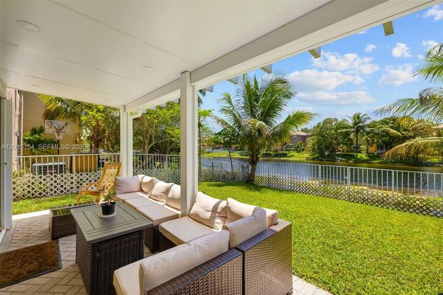 9288 NW 55th St, Sunrise, FL 33351