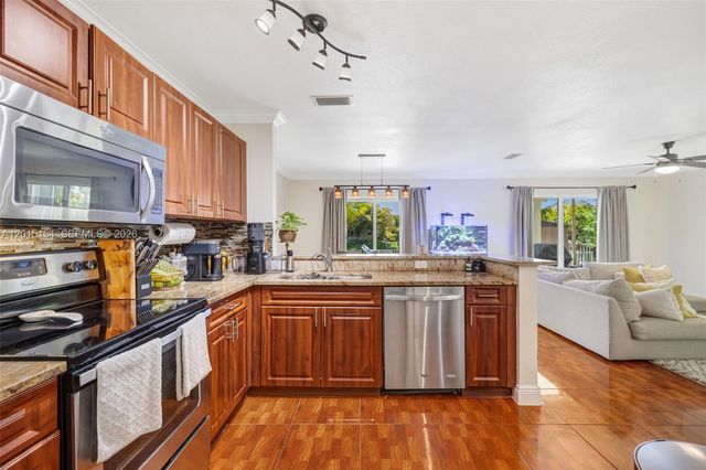 9288 NW 55th St, Sunrise, FL 33351