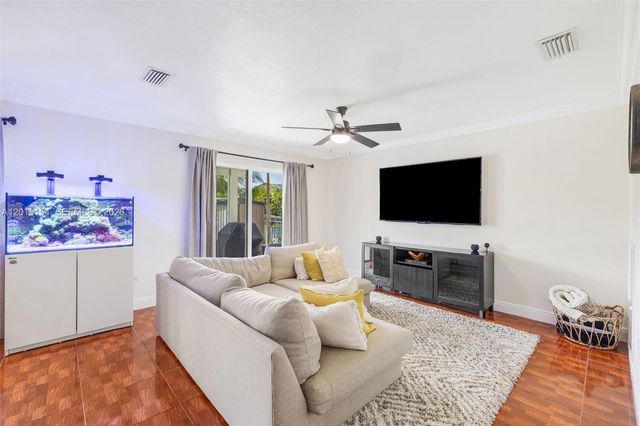 9288 NW 55th St, Sunrise, FL 33351