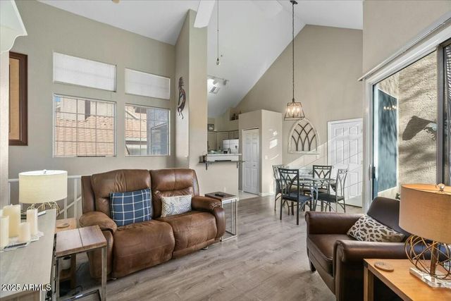 1633 E LAKESIDE Drive 113, Gilbert, AZ 85234