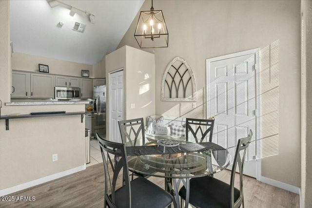 1633 E LAKESIDE Drive 113, Gilbert, AZ 85234