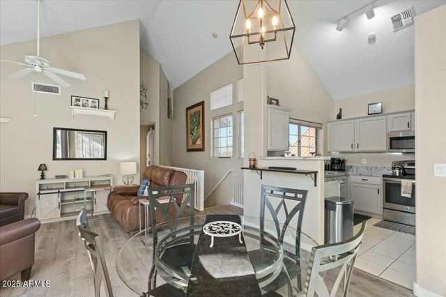 1633 E LAKESIDE Drive 113, Gilbert, AZ 85234