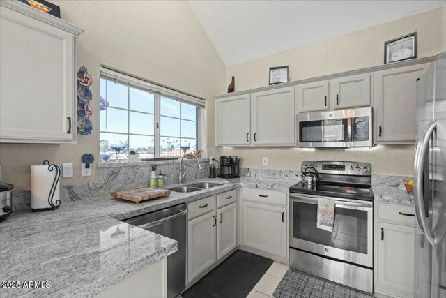 1633 E LAKESIDE Drive 113, Gilbert, AZ 85234