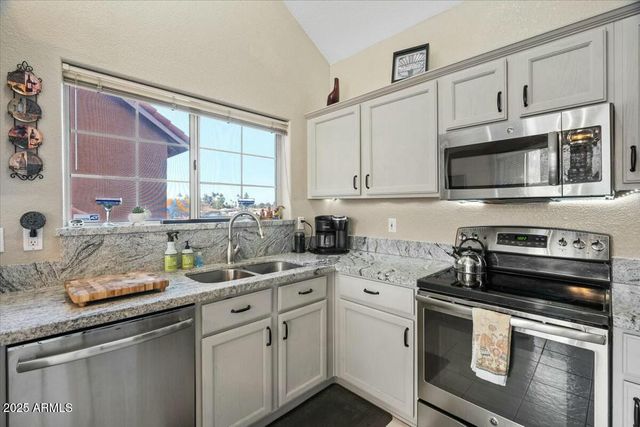 1633 E LAKESIDE Drive 113, Gilbert, AZ 85234