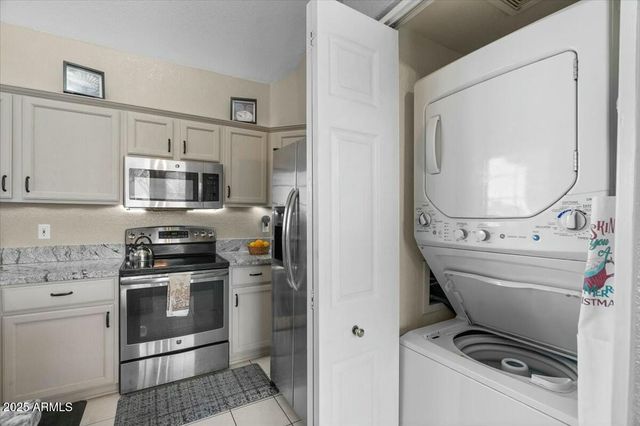 1633 E LAKESIDE Drive 113, Gilbert, AZ 85234