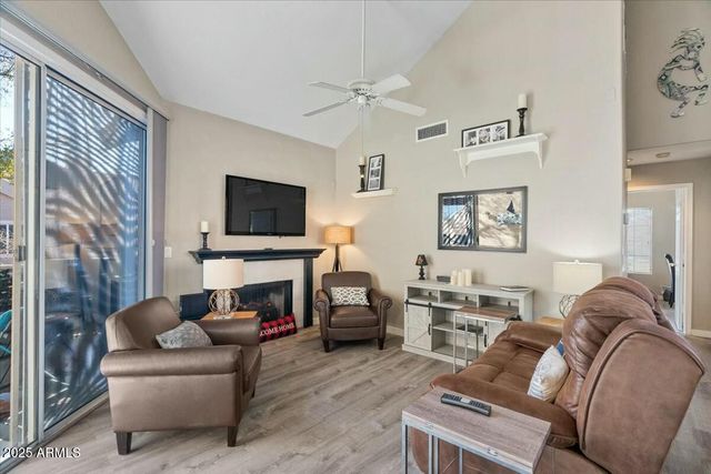 1633 E LAKESIDE Drive 113, Gilbert, AZ 85234