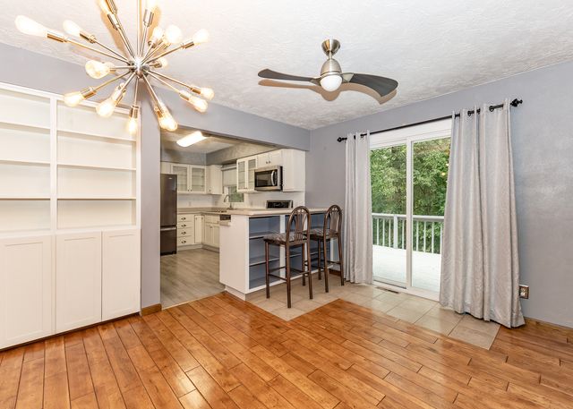 607 E 5th Street, Coal Valley, IL 61240
