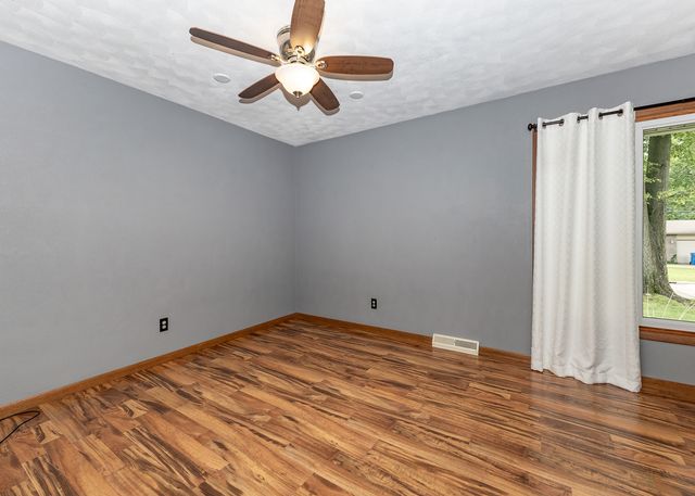 607 E 5th Street, Coal Valley, IL 61240