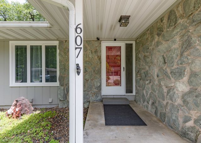 607 E 5th Street, Coal Valley, IL 61240