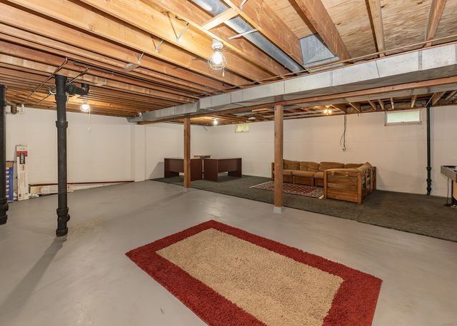 607 E 5th Street, Coal Valley, IL 61240