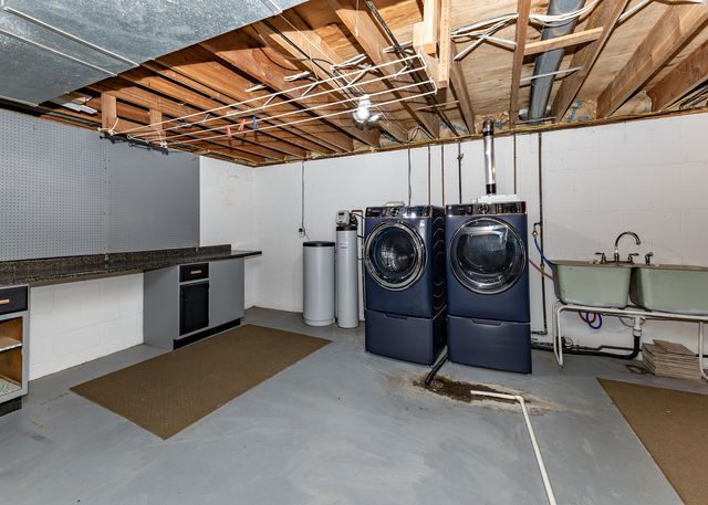 607 E 5th Street, Coal Valley, IL 61240