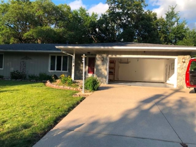607 E 5th Street, Coal Valley, IL 61240