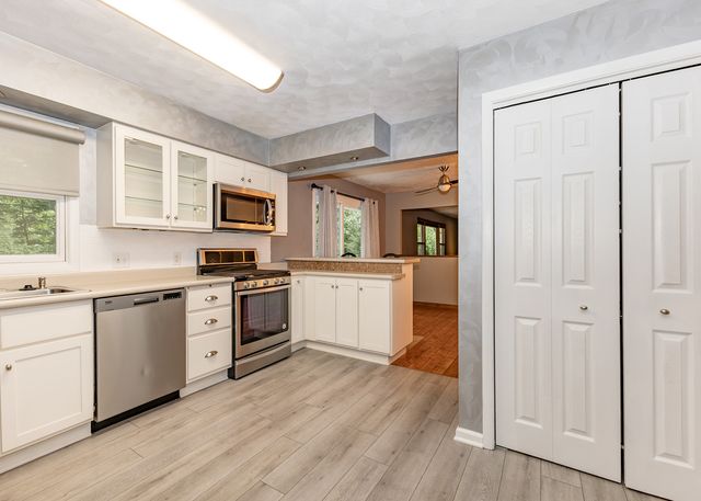 607 E 5th Street, Coal Valley, IL 61240