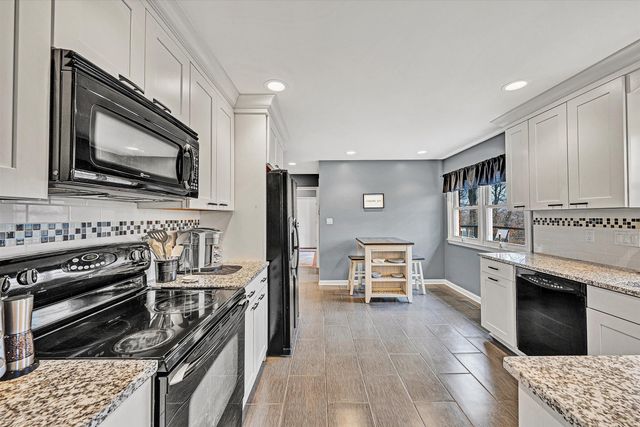 3703 Tomley DR, Roanoke, VA 24018