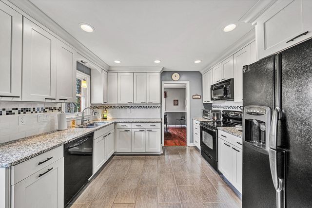 3703 Tomley DR, Roanoke, VA 24018