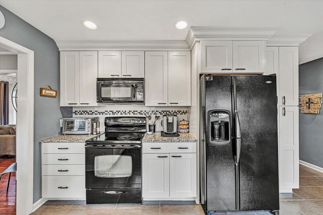 3703 Tomley DR, Roanoke, VA 24018