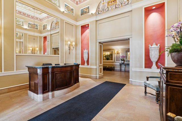 219 E Lake Shore Drive 8C, Chicago, IL 60611