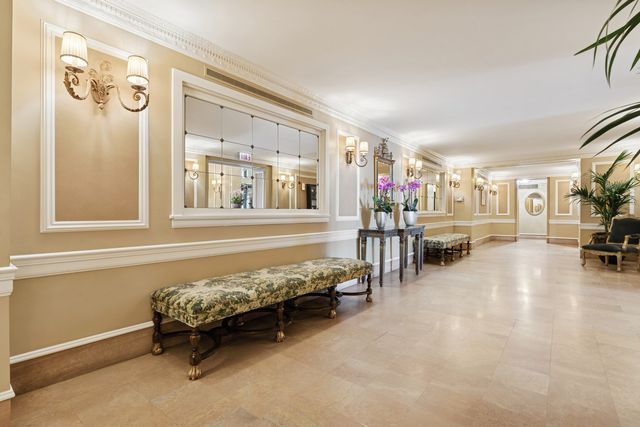 219 E Lake Shore Drive 8C, Chicago, IL 60611