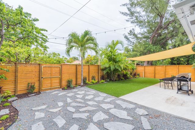 44 NW 40th St, Miami, FL 33127