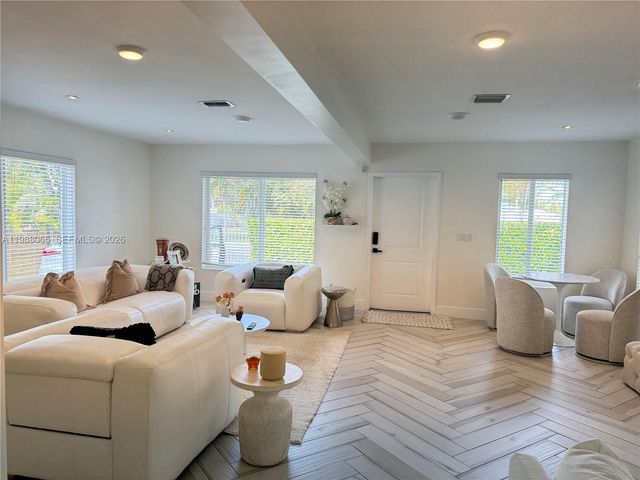 44 NW 40th St, Miami, FL 33127