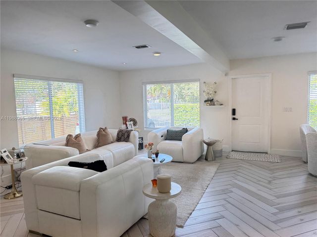 44 NW 40th St, Miami, FL 33127