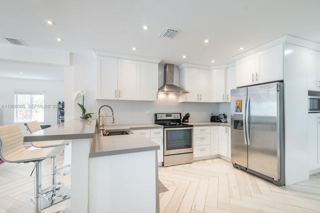 44 NW 40th St, Miami, FL 33127