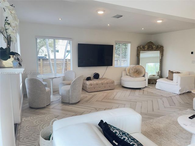 44 NW 40th St, Miami, FL 33127