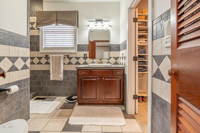 625 Northwest Locust Street, Abingdon, VA 24210