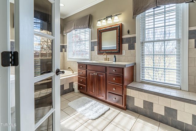 625 Northwest Locust Street, Abingdon, VA 24210