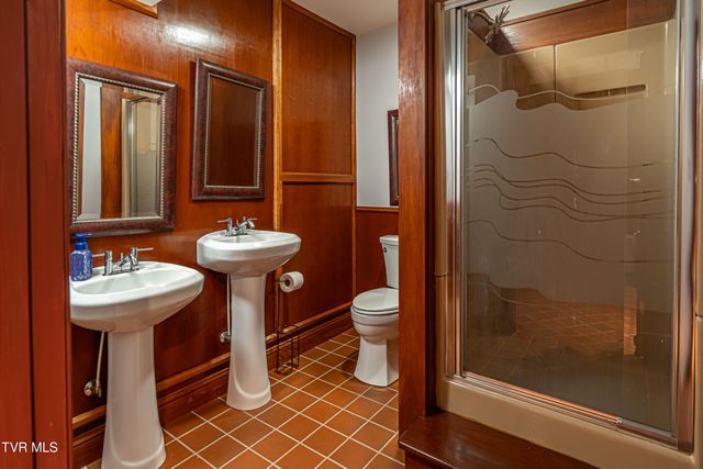 625 Northwest Locust Street, Abingdon, VA 24210