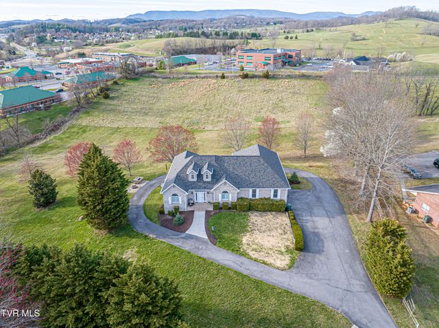 625 Northwest Locust Street, Abingdon, VA 24210