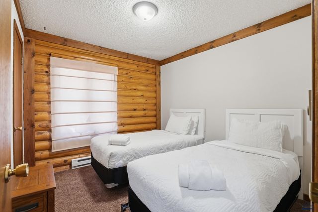 923 PARK AVE, Custer, SD 57730