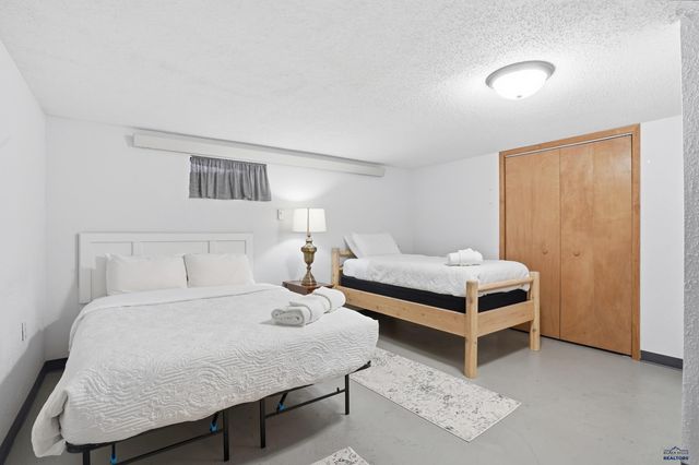 923 PARK AVE, Custer, SD 57730