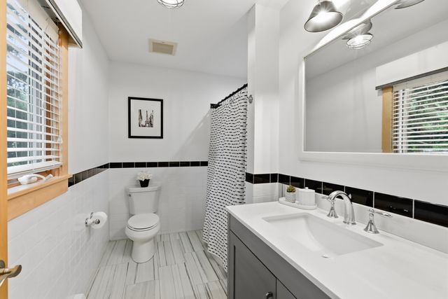 89 Dunstable, Westford, MA 01886