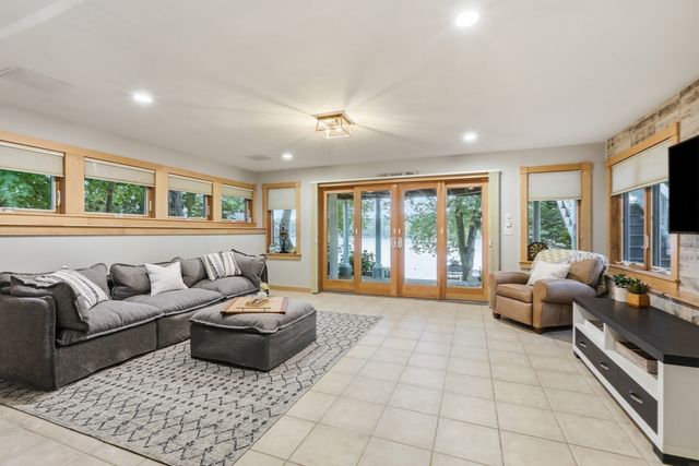 89 Dunstable, Westford, MA 01886