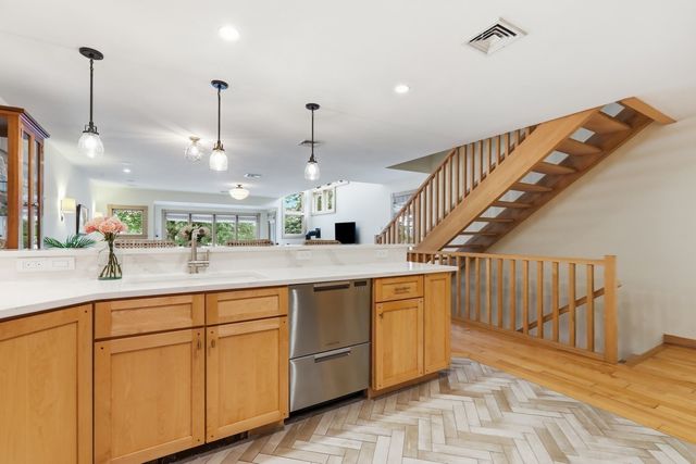 89 Dunstable, Westford, MA 01886
