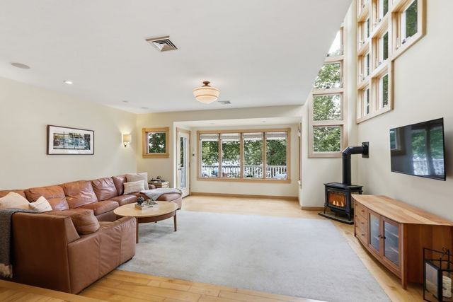 89 Dunstable, Westford, MA 01886