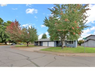 2253 SHADYLANE Dr, Springfield, OR 97477