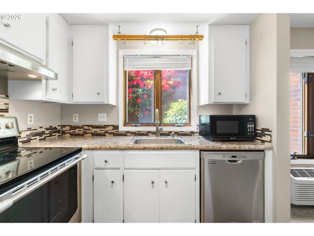 15015 Ne SACRAMENTO St 49, Portland, OR 97230