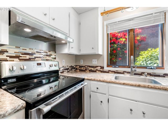 15015 Ne SACRAMENTO St 49, Portland, OR 97230