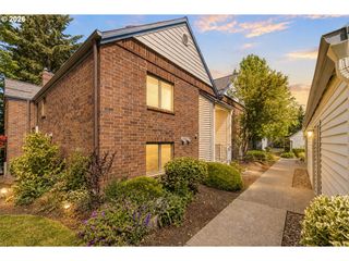 15015 Ne SACRAMENTO St 49, Portland, OR 97230