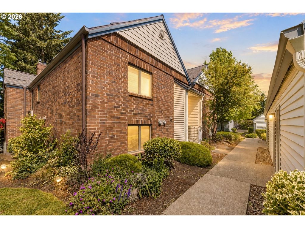 15015 Ne SACRAMENTO St 49, Portland, OR 97230