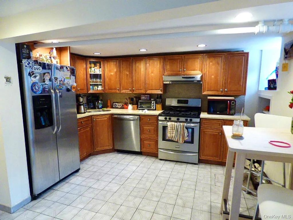 21-37 36th Street, Astoria, NY 11105