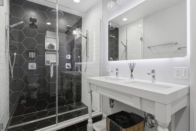 1457 W Fry Street 1, Chicago, IL 60642