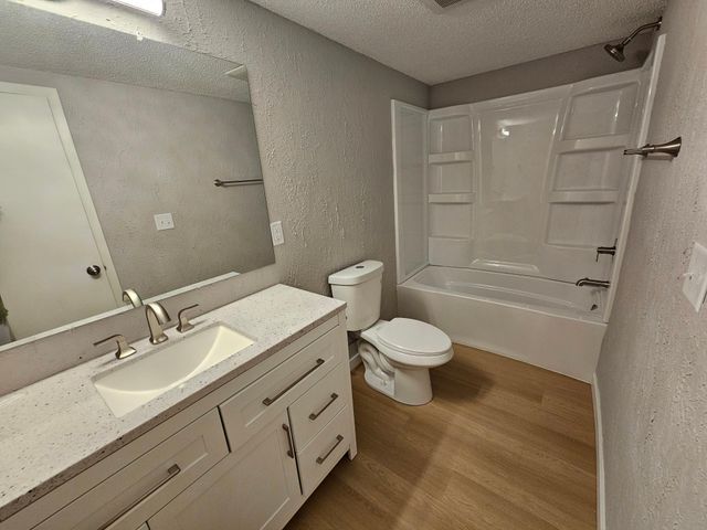 1939 Long Lake Road, New Brighton, MN 55112