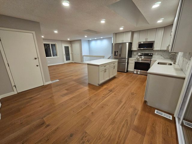 1939 Long Lake Road, New Brighton, MN 55112