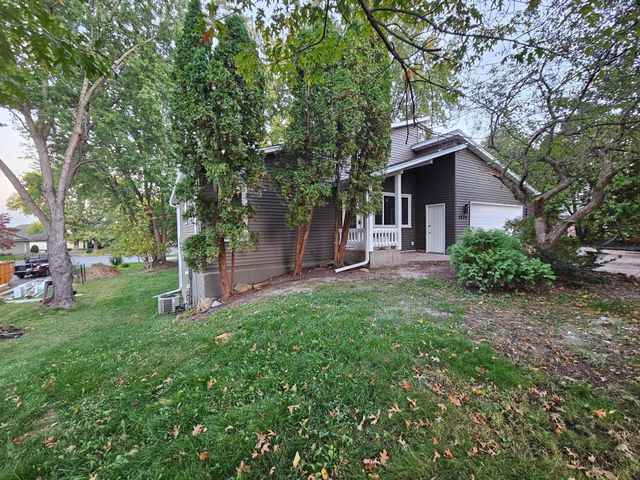 1939 Long Lake Road, New Brighton, MN 55112