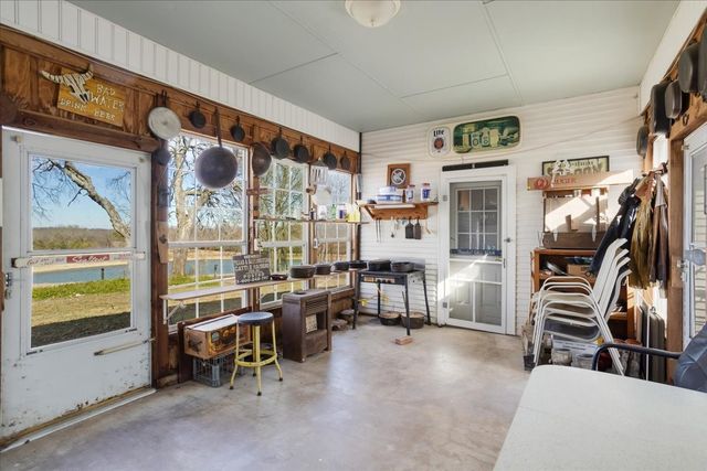 1044 County Road 3230, Windom, TX 75492