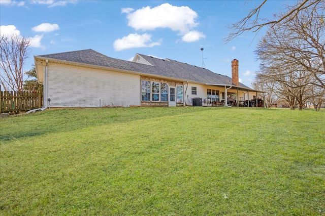 1044 County Road 3230, Windom, TX 75492